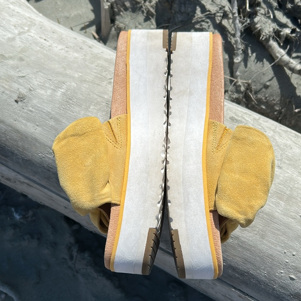 UGG Yellow Bow Platform Sandals Size 6.5 - Picture 9 of 16
